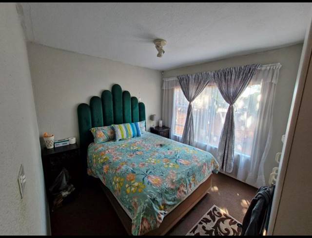 2 BEDROOM APARTMENT FOR SALE IN HEUWELSIG ESTATE